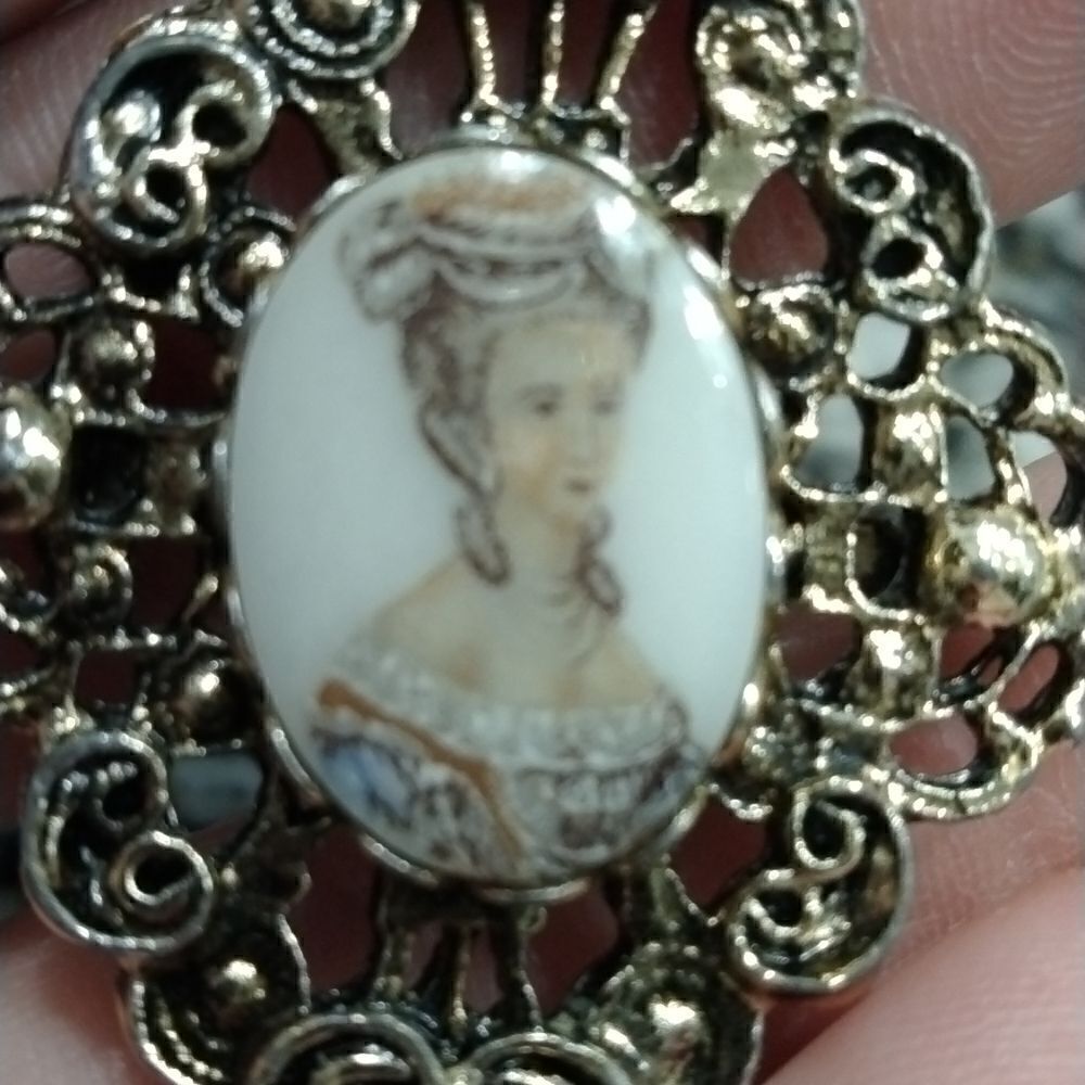 Vintage Brooch    - Picture 4 of 4